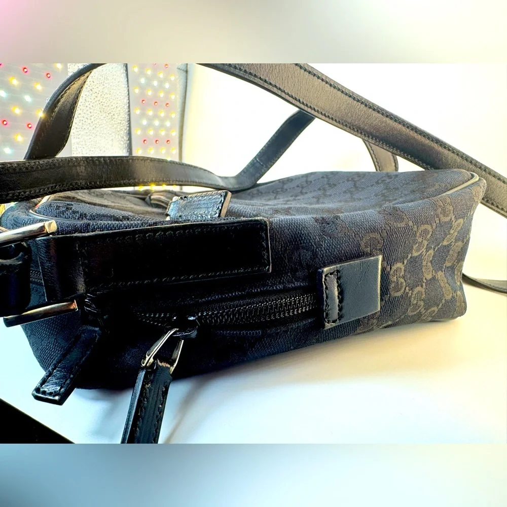 Gucci Monogram Messenger Crossbody Bag Vintage Early 2000s Rare Gucci GG EUC - Picture 6 of 16